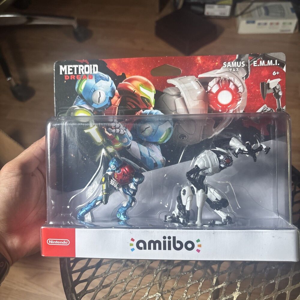 Nintendo amiibo Metroid Dread - Samus and E.M.M.I. Figures (2 Pack Set)